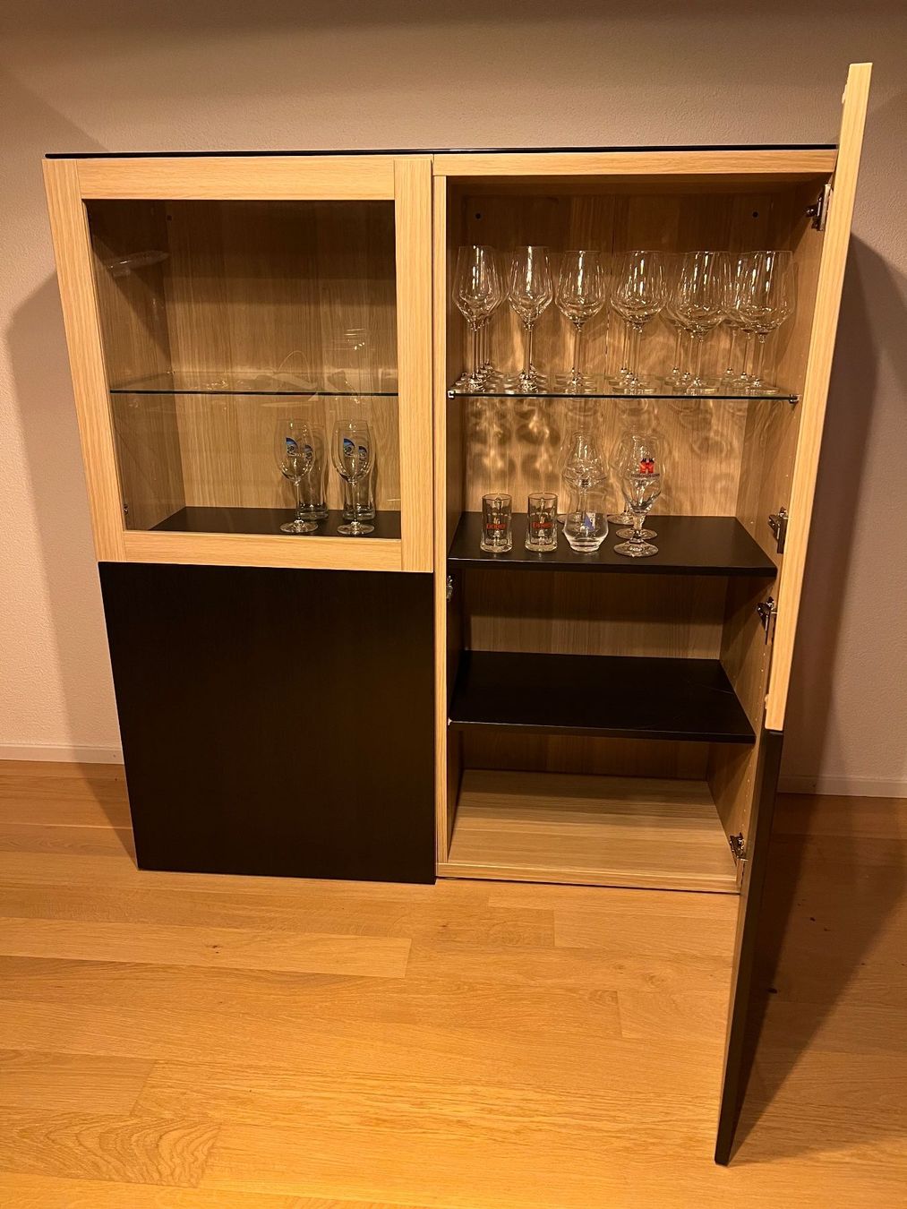 Ikea Vitrines: IKEA BESTA Vitrine – D'occasion à Ellikon a d Thur par Shooter_97 1
