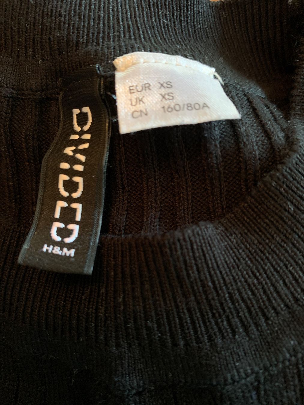 H&M Maglioni & Felpe: Joli pull noir H&M taille xs – Usato da MEYRIN venduto da Gwendo10 2