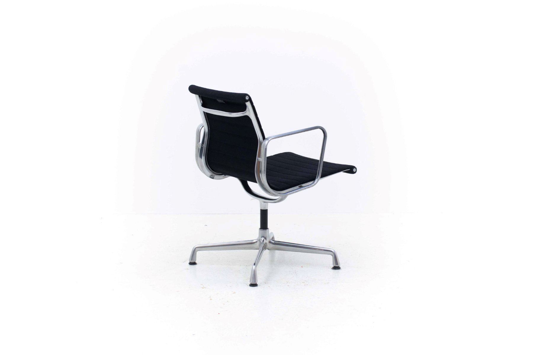 Vitra Stühle: Eames EA 107 Bürostuhl in Schwarz Vitra – Gebraucht aus Zürich von STUZH38 2