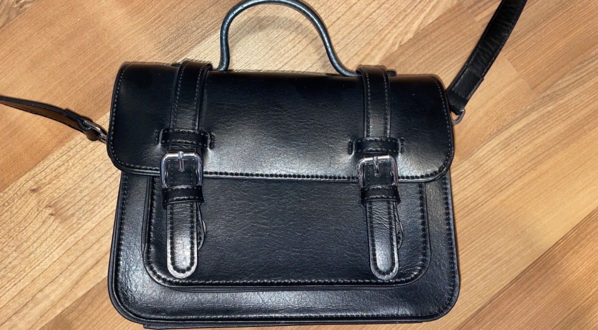 Brandy Melville Borse: Umhängetasche schwarz – Nuovo (secondo la descrizione) da Wetzikon ZH venduto da sarahlarissa03 1