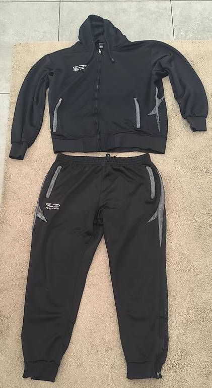 Completi: Feel Free Trainingsanzug  Herren, Gr. XL – Usato da Pully venduto da vir_58dk