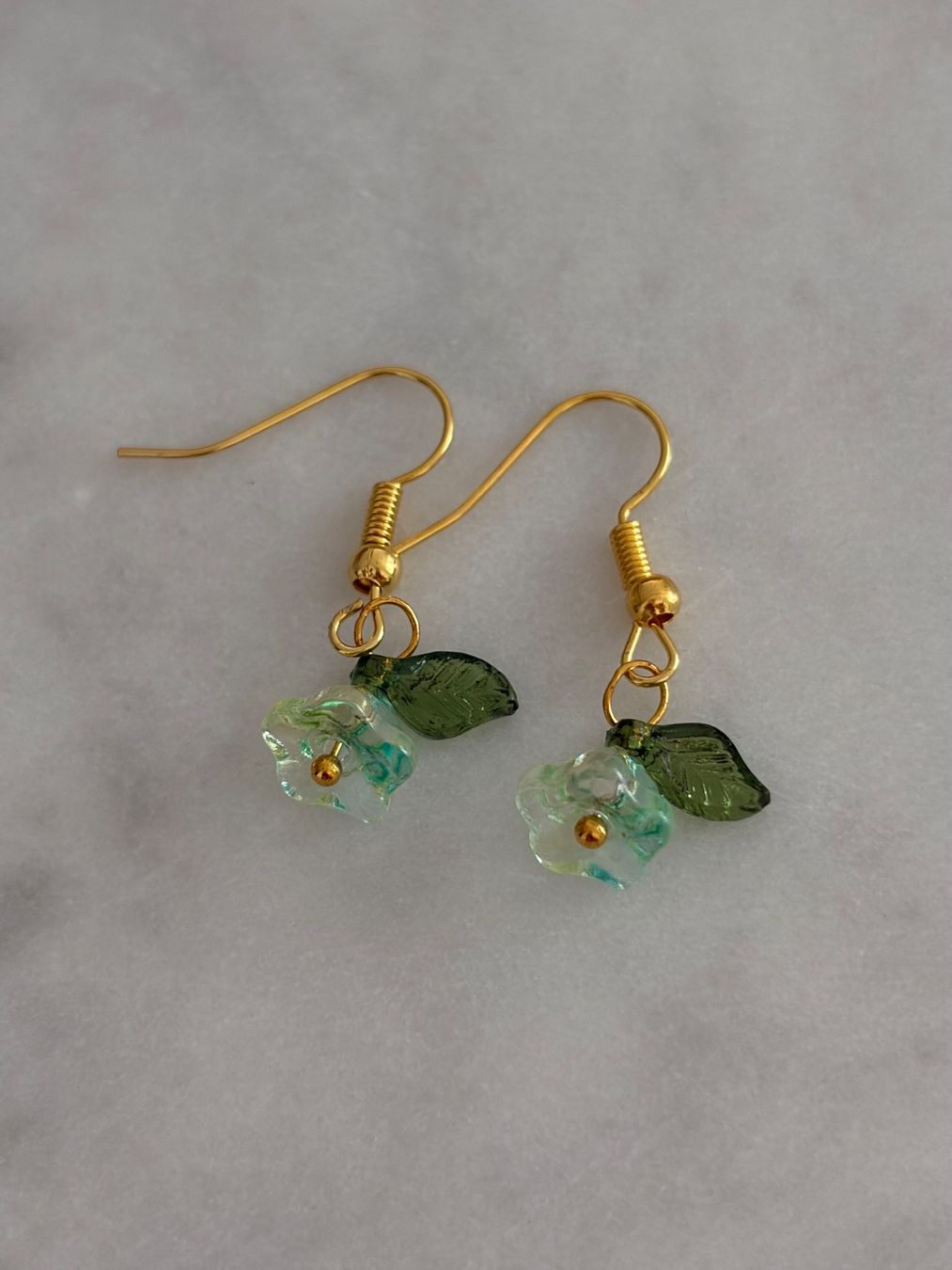Orecchini pendenti & Orecchini a lobo: Süsse Blumen-Ohrringe, ideal als Geschenk – Nuovo e nell'imballaggio originale da Galgenen venduto da Miachelle 1