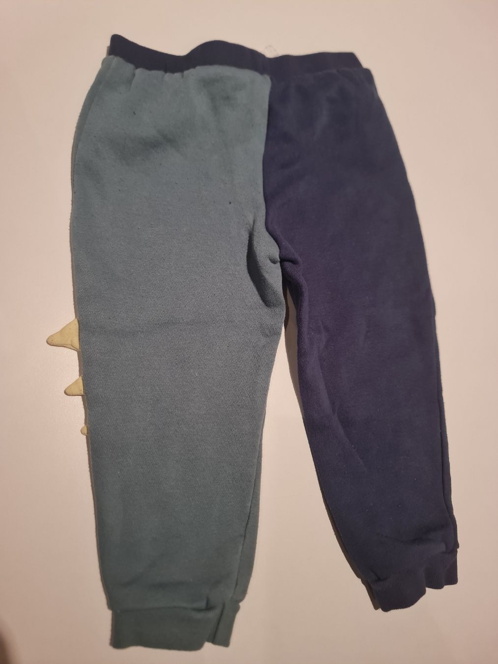 Primark Lotti & Set di vestiti: Primark Dinosaurier Set Pullover Hose Grösse 92  – Usato da Noflen BE venduto da vco_hnn7 4