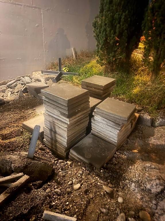 Rivestimenti per pavimenti: ca 100 Stk Gartenplatten 40x40 – Usato da Schötz venduto da jen_2jlf 1