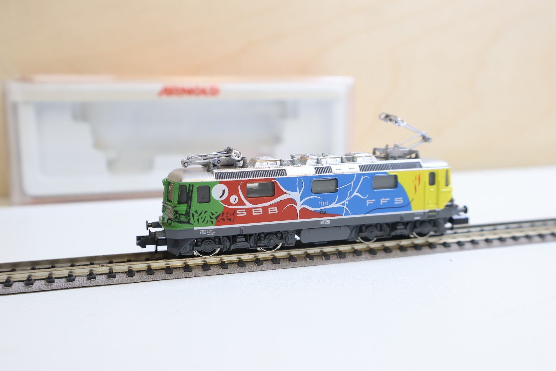 Arnold Modelleisenbahnen: ARNOLD SBB Bourret Re 4/4 E-Lok - Spur N 2407 – Gebraucht aus Winterthur von Monstera 2