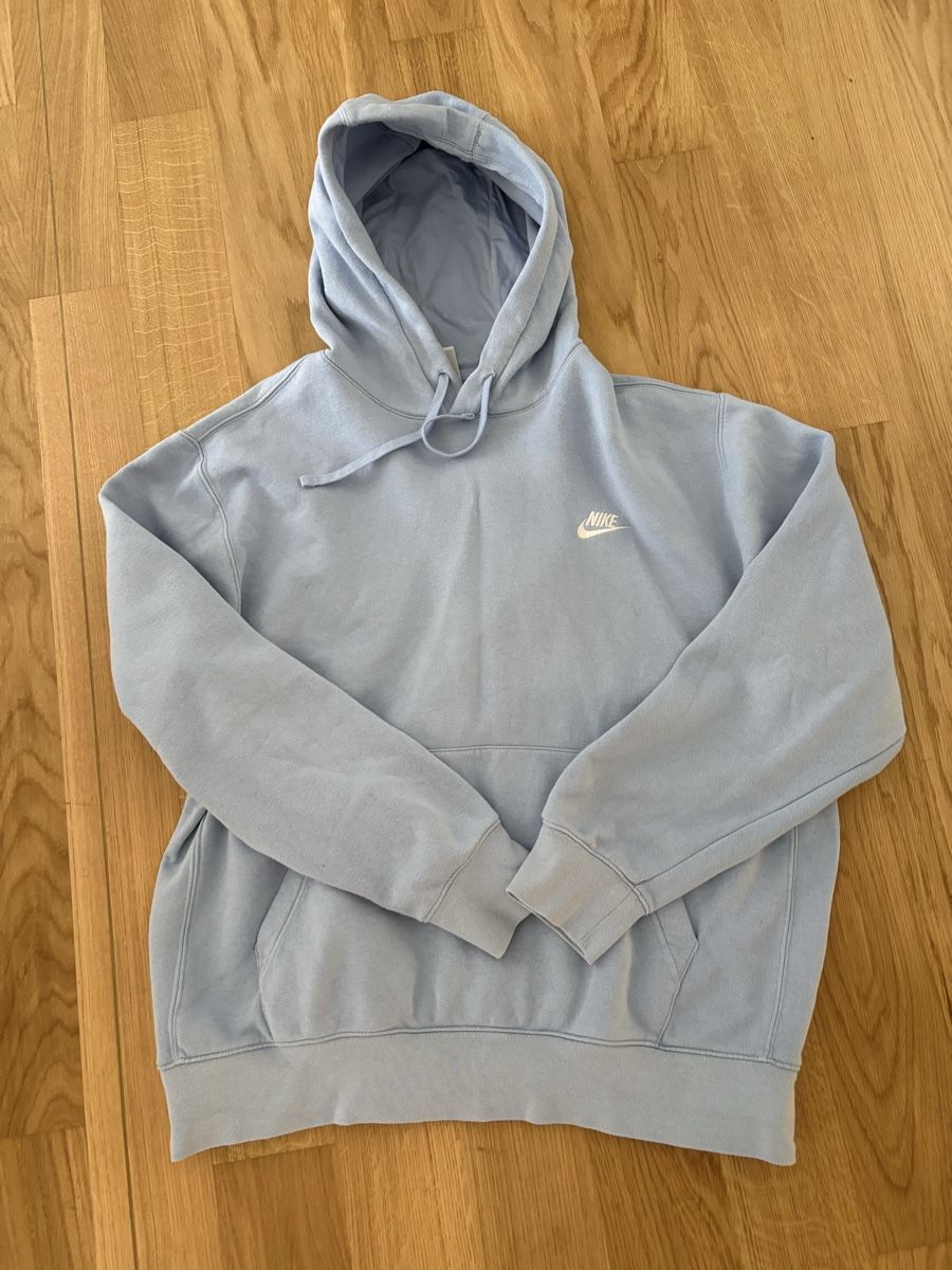 Pullover & Sweatshirts: Nike Kapuzenpullover Grösse L – Gebraucht aus Münchenbuchsee von Timtim0