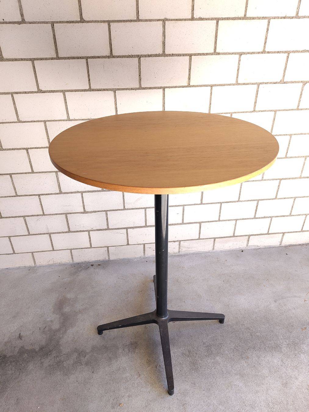 Tavoli: Vitra Bistro Table Stehtisch – Usato da Zofingen venduto da Einherjar