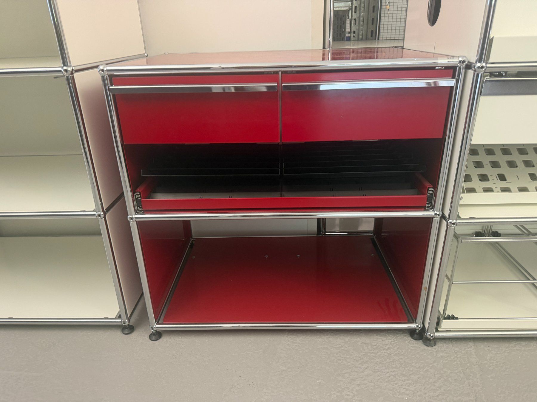 USM Cassettiere: USM Haller Sideboard Rot - Regal – Usato da Pfäffikon SZ venduto da xevo_Networks 4