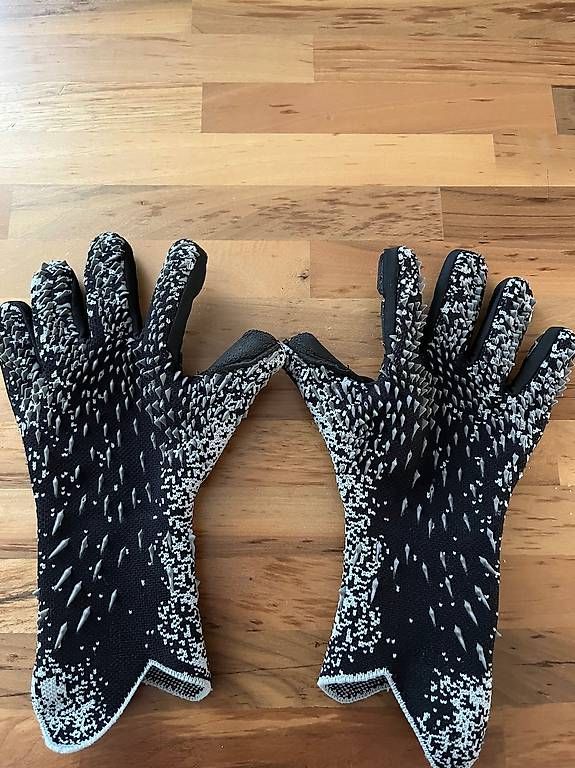 Adidas Guanti & manicotti: Adidas Predator Pro Torwarthandschuhe URG 2.0 Grösse 10 – Usato da Wettingen venduto da Zealoo