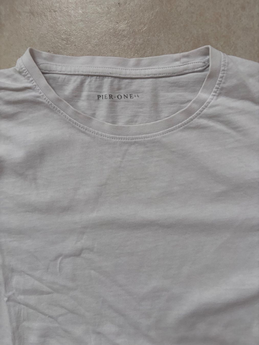T-Shirts: Shirt Pier One L Weiss – Gebraucht aus Balsthal von Uroby 1