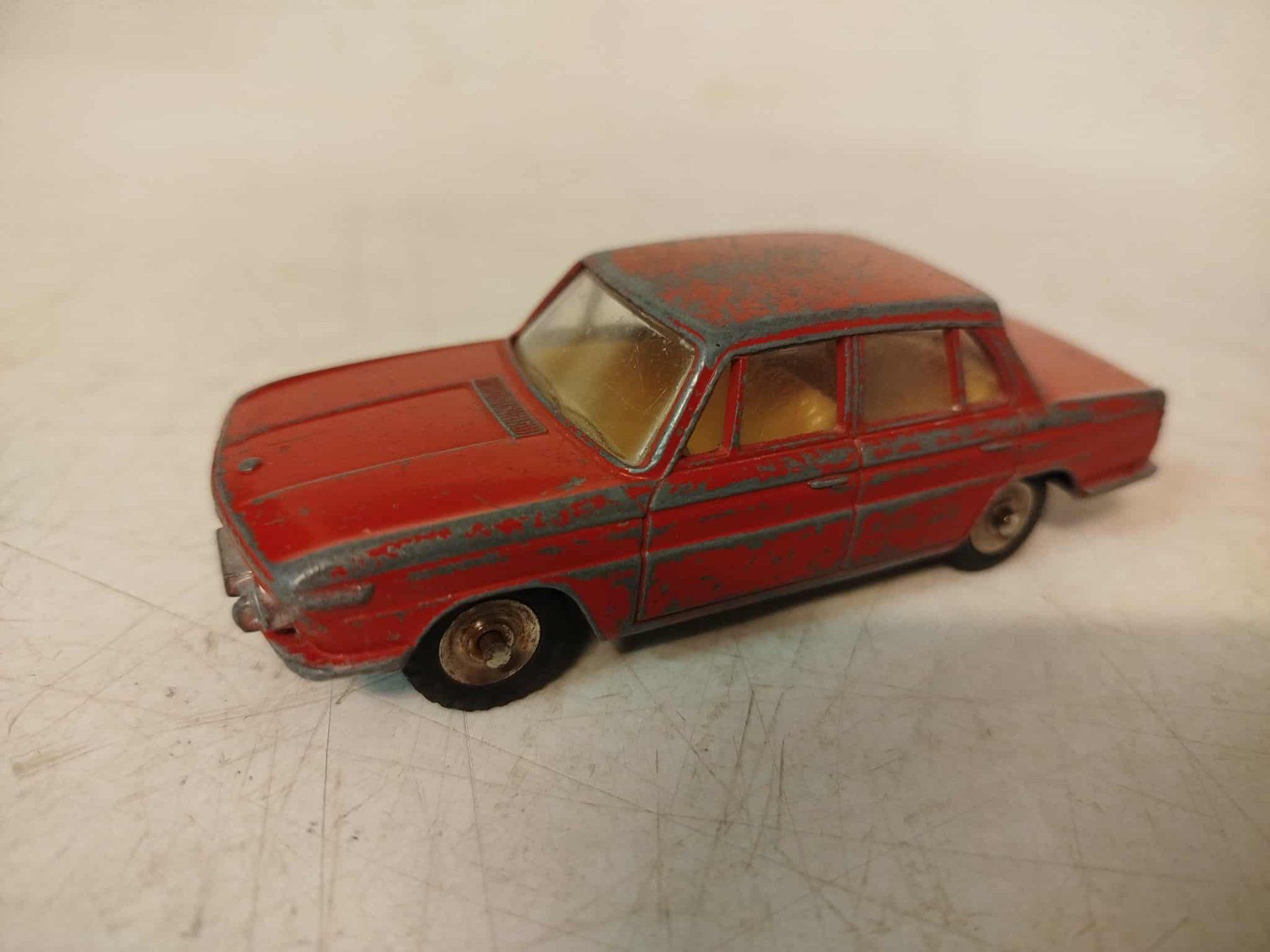Dinky Toys Modellini d'auto: Dinky Toys (nr 28) – Usato da La Chaux-de-Fonds venduto da Emmaus2300CDF 1