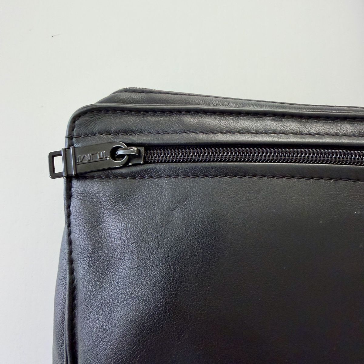 Tumi Taschen: TUMI Black Leather Handbag – Gebraucht aus Freienbach von Avviivva_Shop 5
