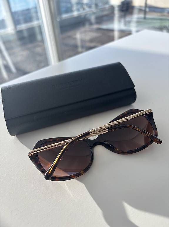 Lunettes & Verres: Lunettes de soleil Burberry – D'occasion à Chernex par mel_8db7 1