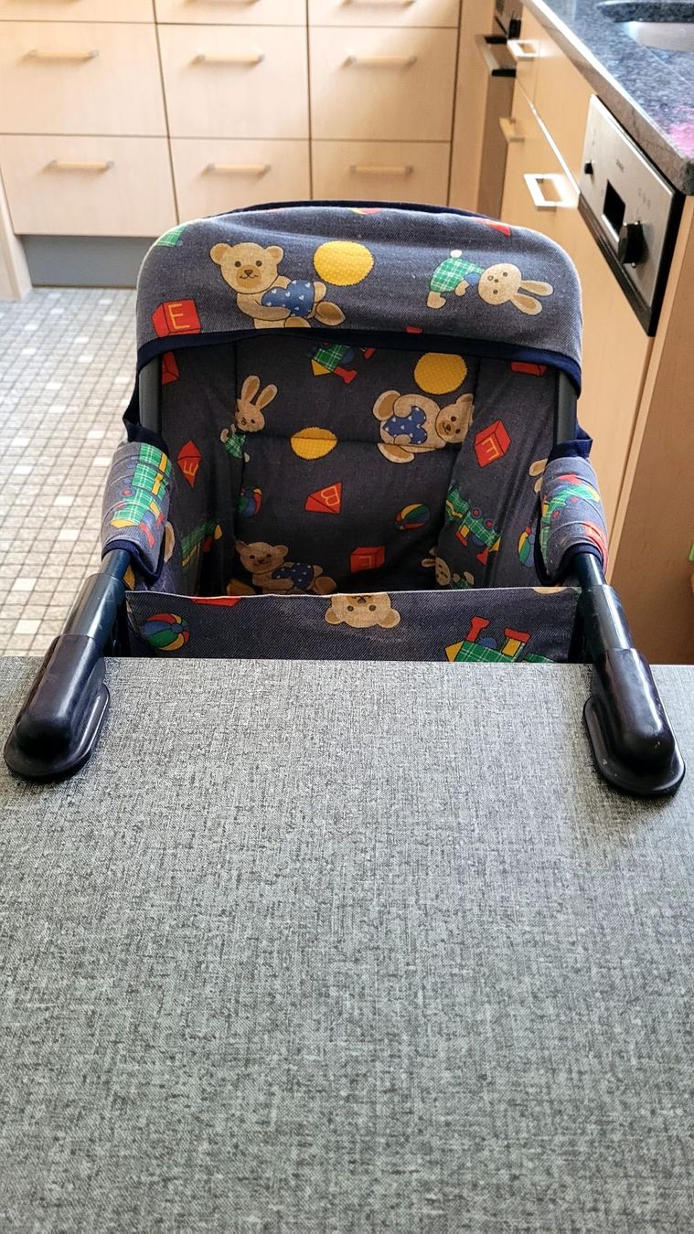 Hocker: Tischsitz für Babys – Gebraucht aus Bühler von Sarah_Cunha