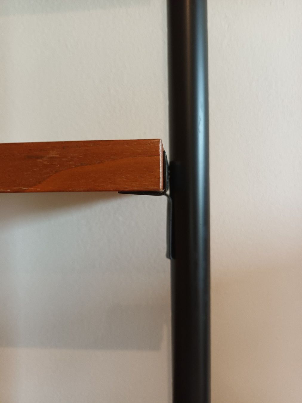 Scaffali: Midcentury Teleskopregal - Vintage – Usato da Wikon venduto da Freu 3