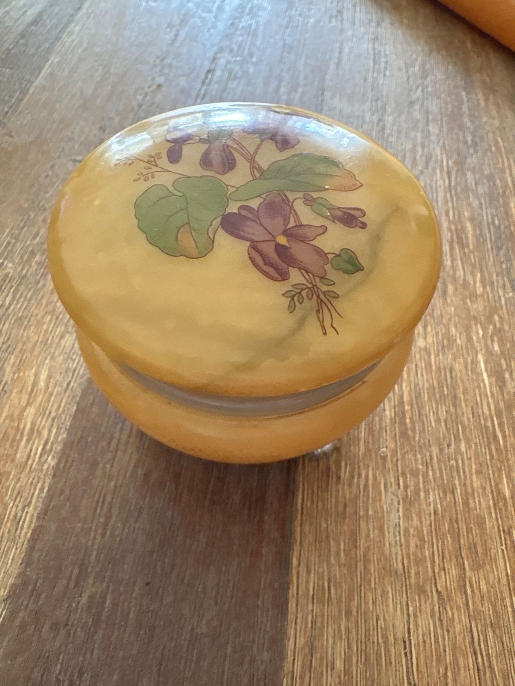 Coupes: Dose mit Blumenmotiv hellgelb – D'occasion à Schübelbach par S1CH