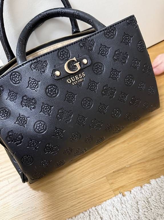 Borse da donna: Guess Tasche preis verhandelbar  – Usato da Bolligen venduto da arg_v256
