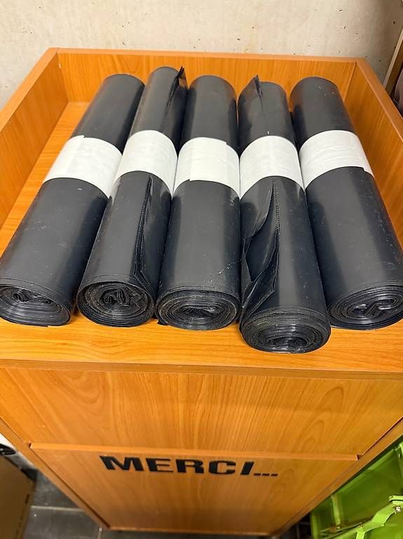 Cestini per rifiuti: Poubelle snack en bois – Usato da Monthey venduto da Sushi187 4
