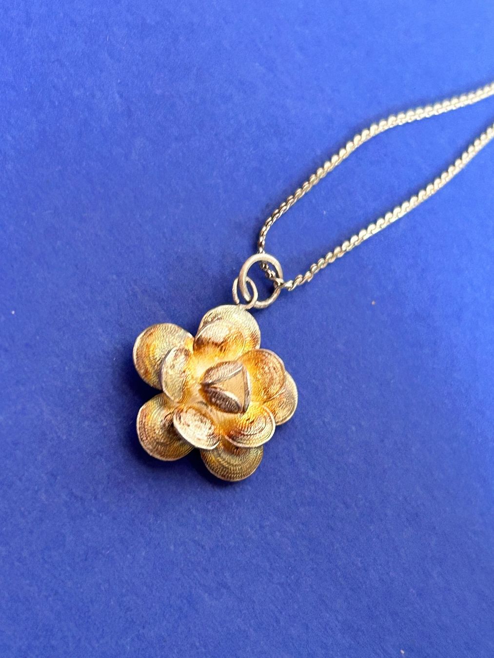 Ciondoli: Trachtenblume klein mit silberkette – Usato da Laufen venduto da Bellebellezza 4