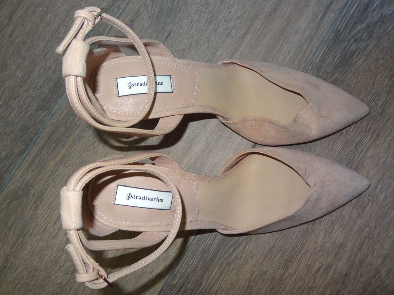 Stradivarius Chaussures femmes: Escarpins Stradivarius talons 7cm taille 39 – Neuf (Voir description) à Satigny par salvatore73 1