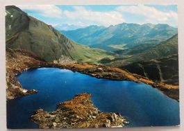 Lai Blau mit Blick auf den Lukmanierpass