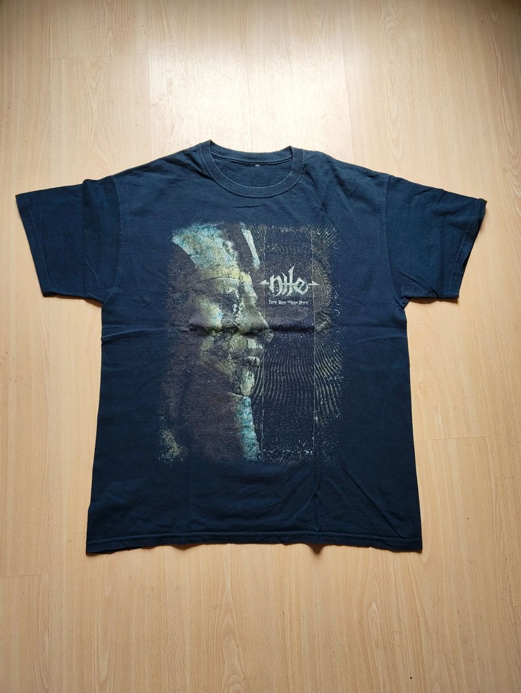 T-shirt: T-Shirt Nile, taille L – Usato da St-Aubin-Sauges venduto da Cradle_of_Shirt