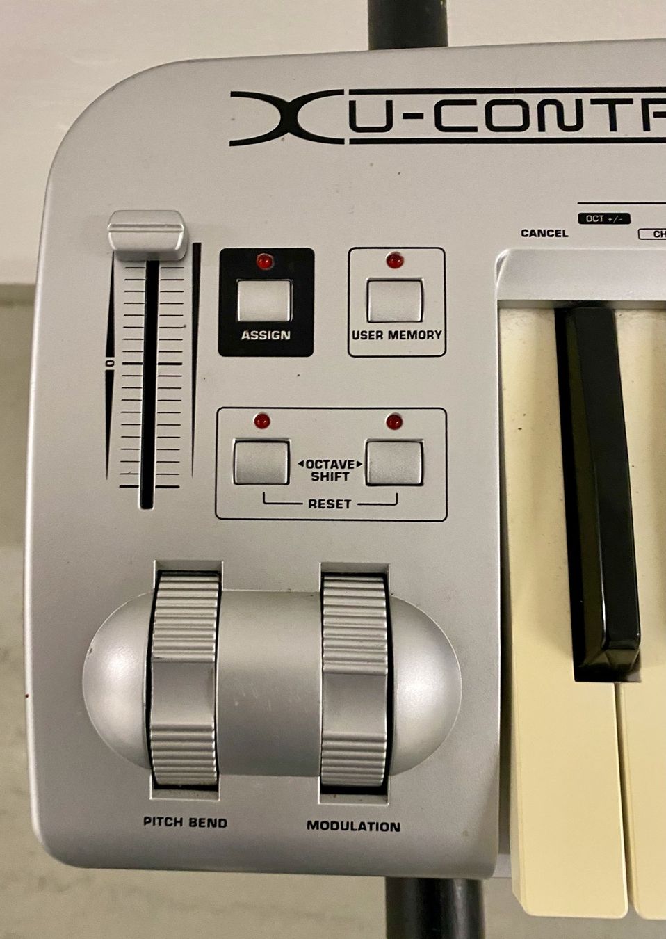 Behringer Strumenti musicali: Behringer U-CONTROL UMX61 Midikeyboard – Usato da Dietikon venduto da Ilsru 5