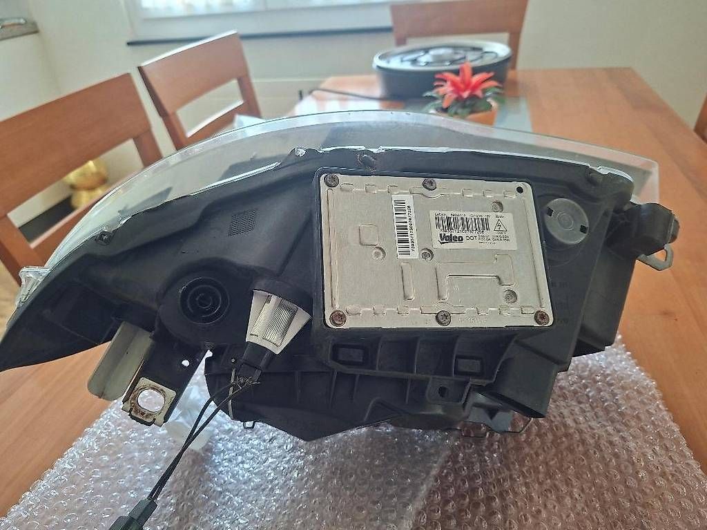 Phares: BMW E87 Front Xenon Scheinwerfer Rechts – D'occasion à Dietikon par mazda05 1