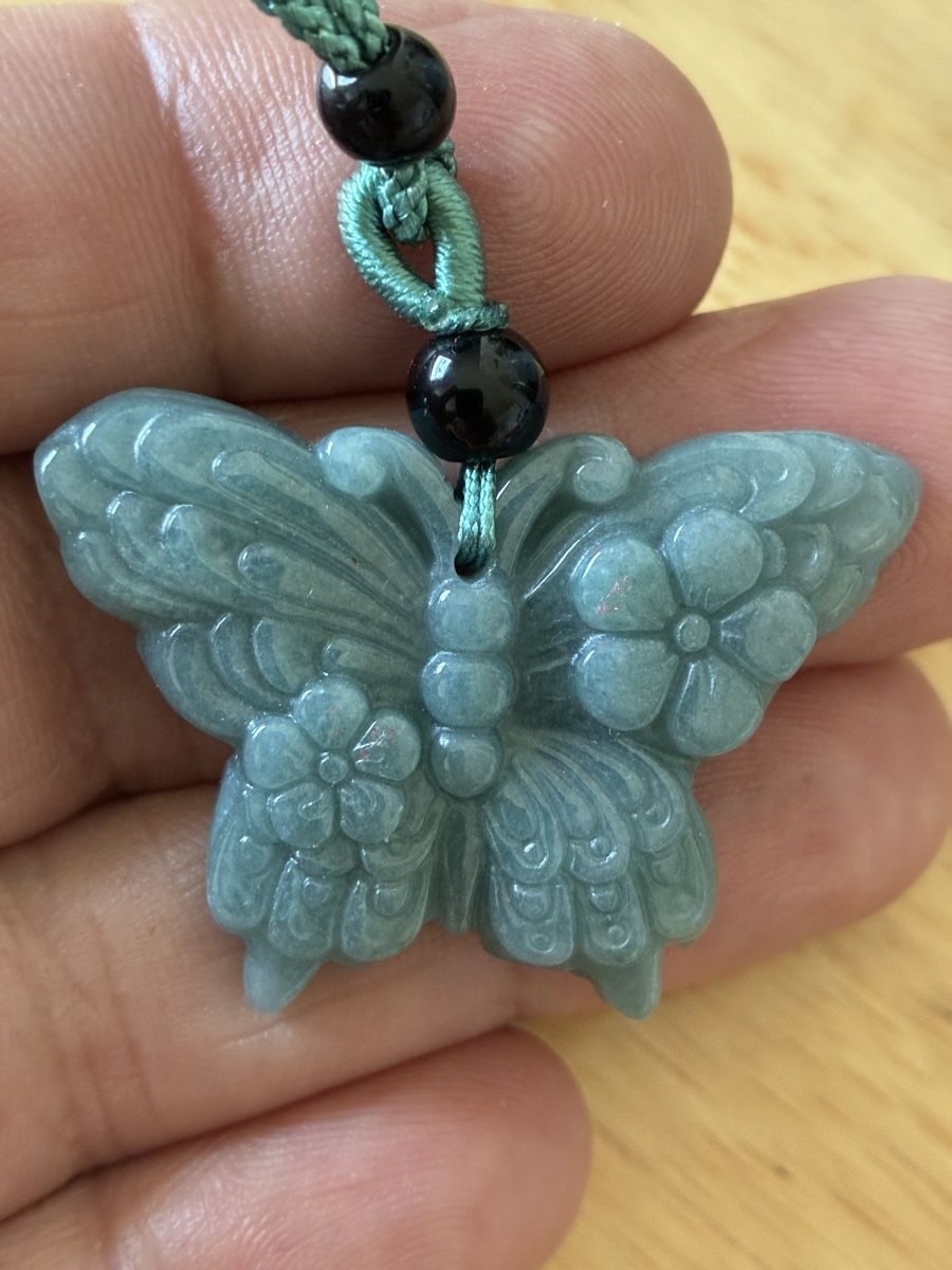 Statuette: Chinese jade amulette figure papillion – Usato da St-Aubin-Sauges venduto da asianart 1
