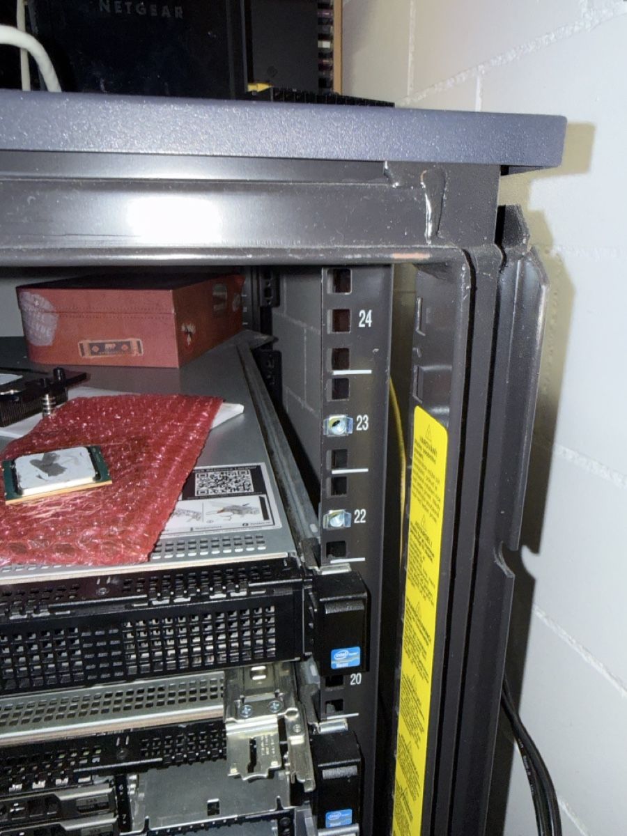 Racks & Ständer: 24 HE Server-Rack – Gebraucht aus Brütten von MachineHead75 1
