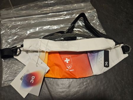On swiss Olympic Waistpack 2L. Bauchtasche