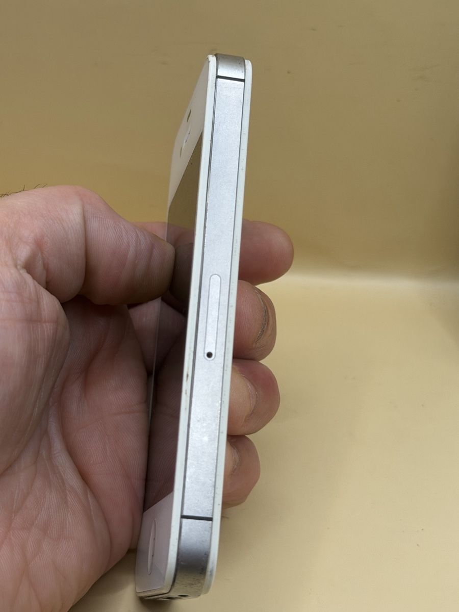 Apple Handys / Smartphones: 2x iPhone 4 + câble – Defekt aus Genève von sho_67qj 4
