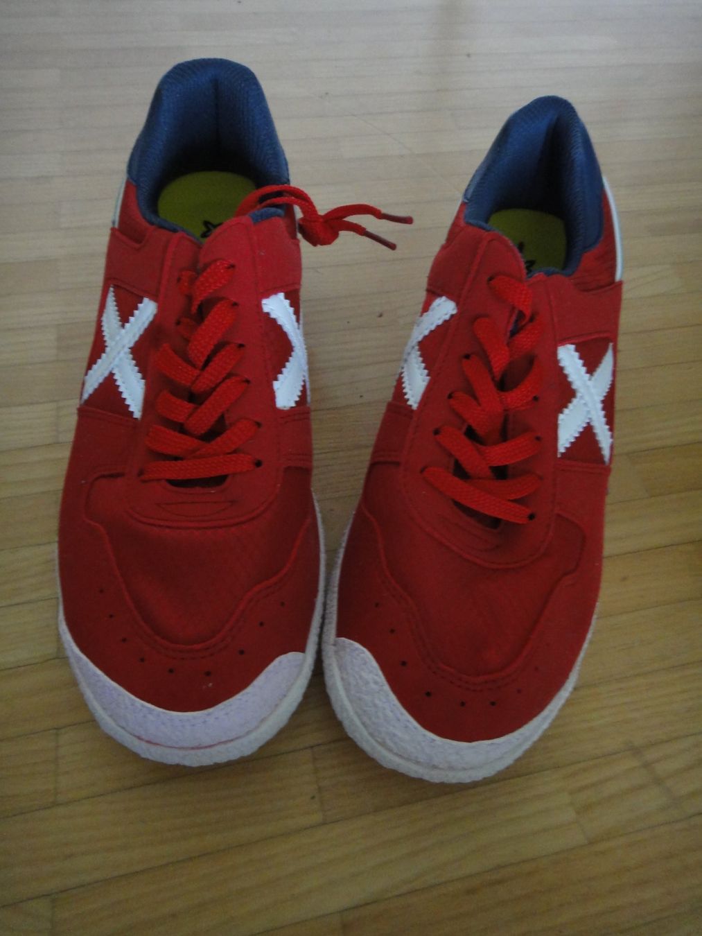 Schuhe für Jungen: Neu Munich Schuhe Rot, Gr. 38 – Neu (gemäss Beschreibung) aus Winterthur von LemonTree5 1