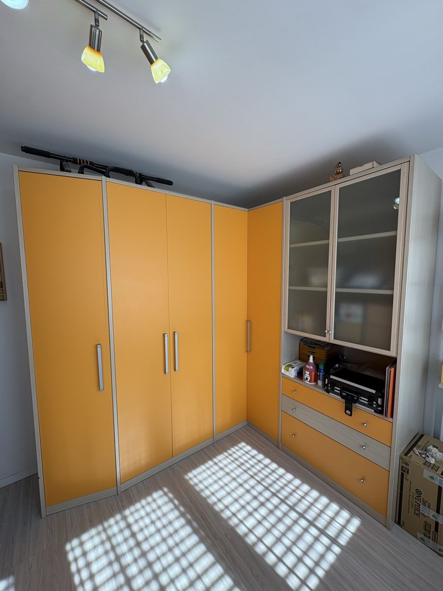 Armoires: Grosse Kleiderschrank  – Neuf (Voir description) à Lausen par and_f9qn 9