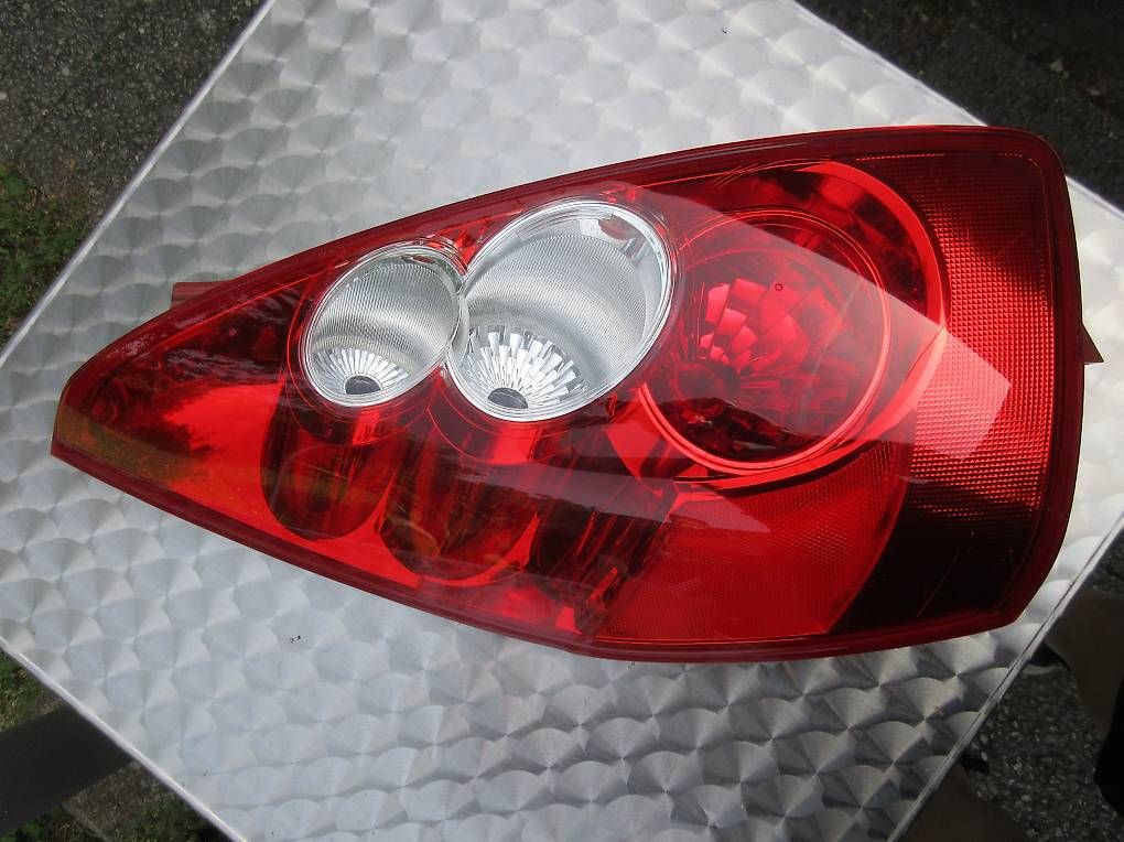 Mazda Fari: Feu arrière Mazda 5 – Usato da Champagne venduto da nan_2dwz 1