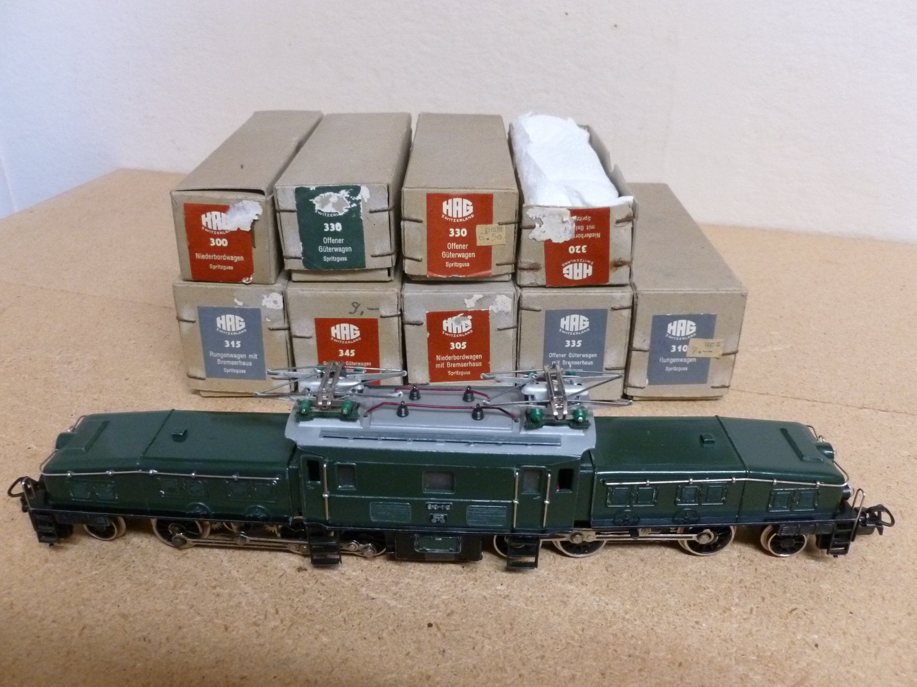 Märklin Modelleisenbahnen: schwerer Güterzug mit Gusswagen – Gebraucht aus Oberbipp von Vifu 8