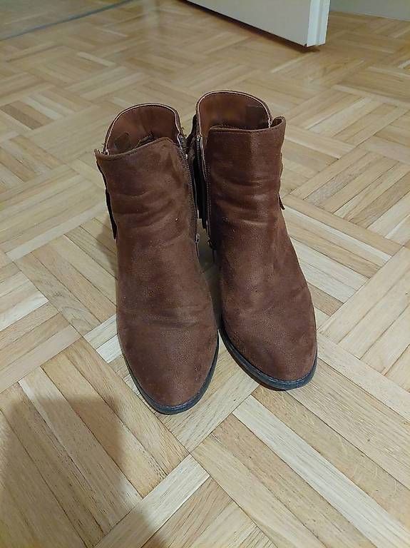 Damenschuhe: vends chaussure taille 38 très peu portée – Gebraucht aus Onex von morelan