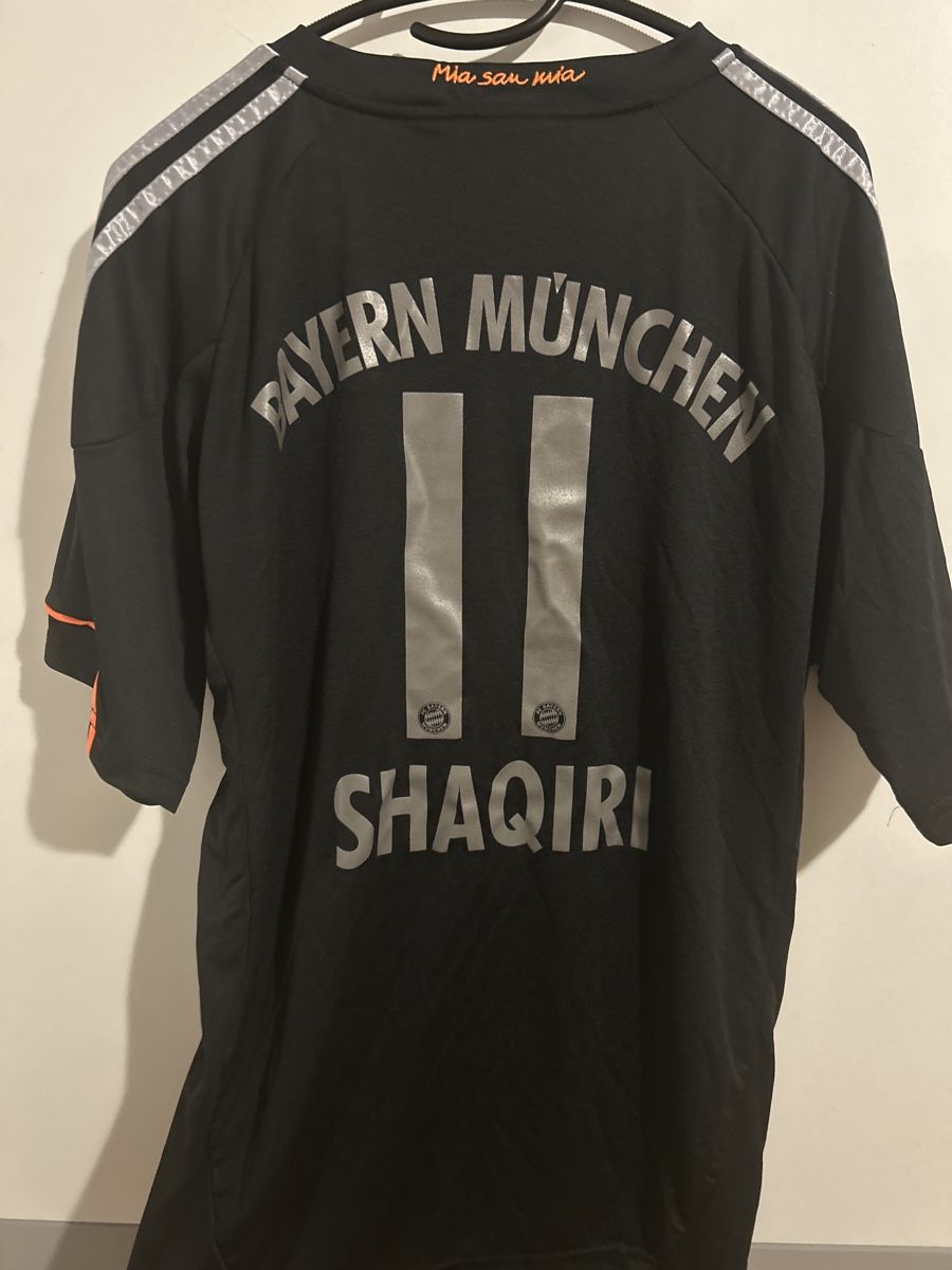 Maillots de corps & Pantalons: Fussball Trikot – D'occasion à Ittigen par Jersey-plug 1