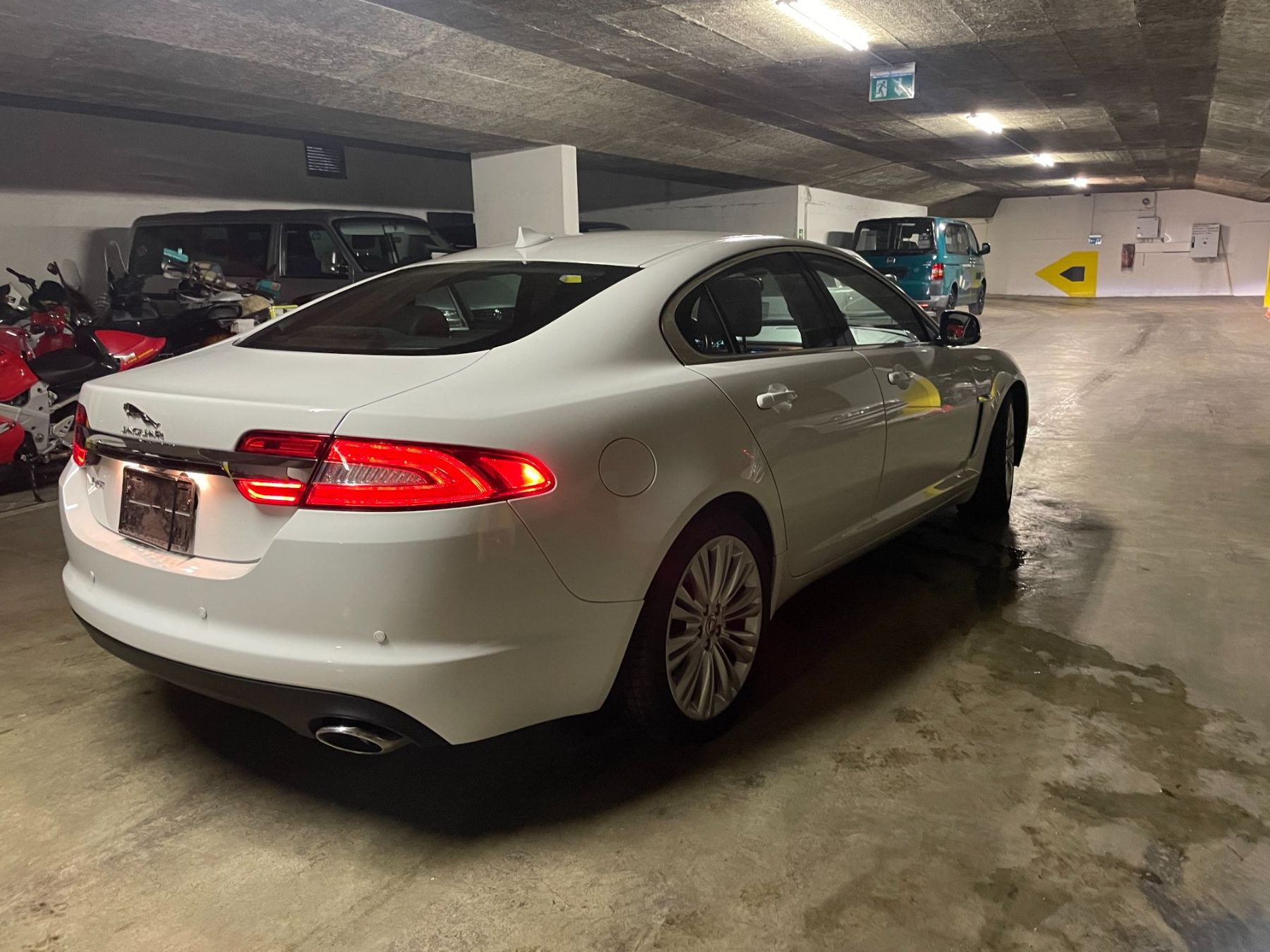 Jaguar Automobili: Autos – Usato da Füllinsdorf venduto da heinz-haenggi 2