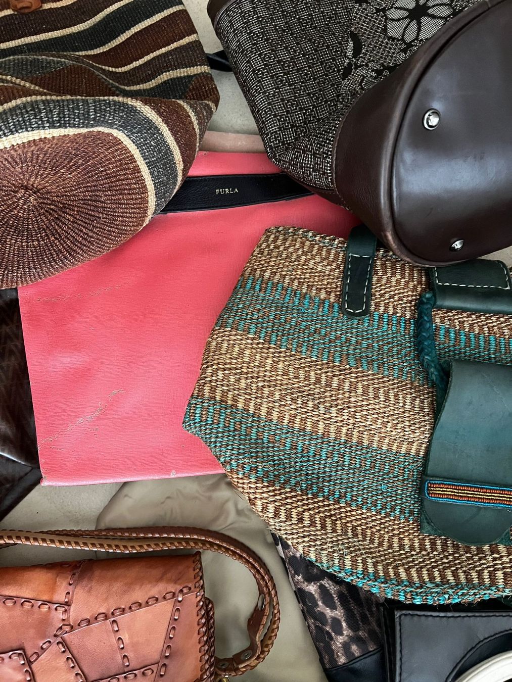 Longchamp Taschen: Taschen Konvolut Mix Marken Furla Longchamp etc – Defekt aus Winterthur von Dejv 4