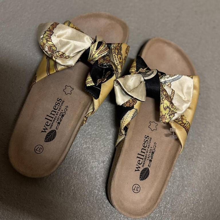 Chaussures femmes: Neue Ledersandalen – D'occasion à Cham par VStore 2