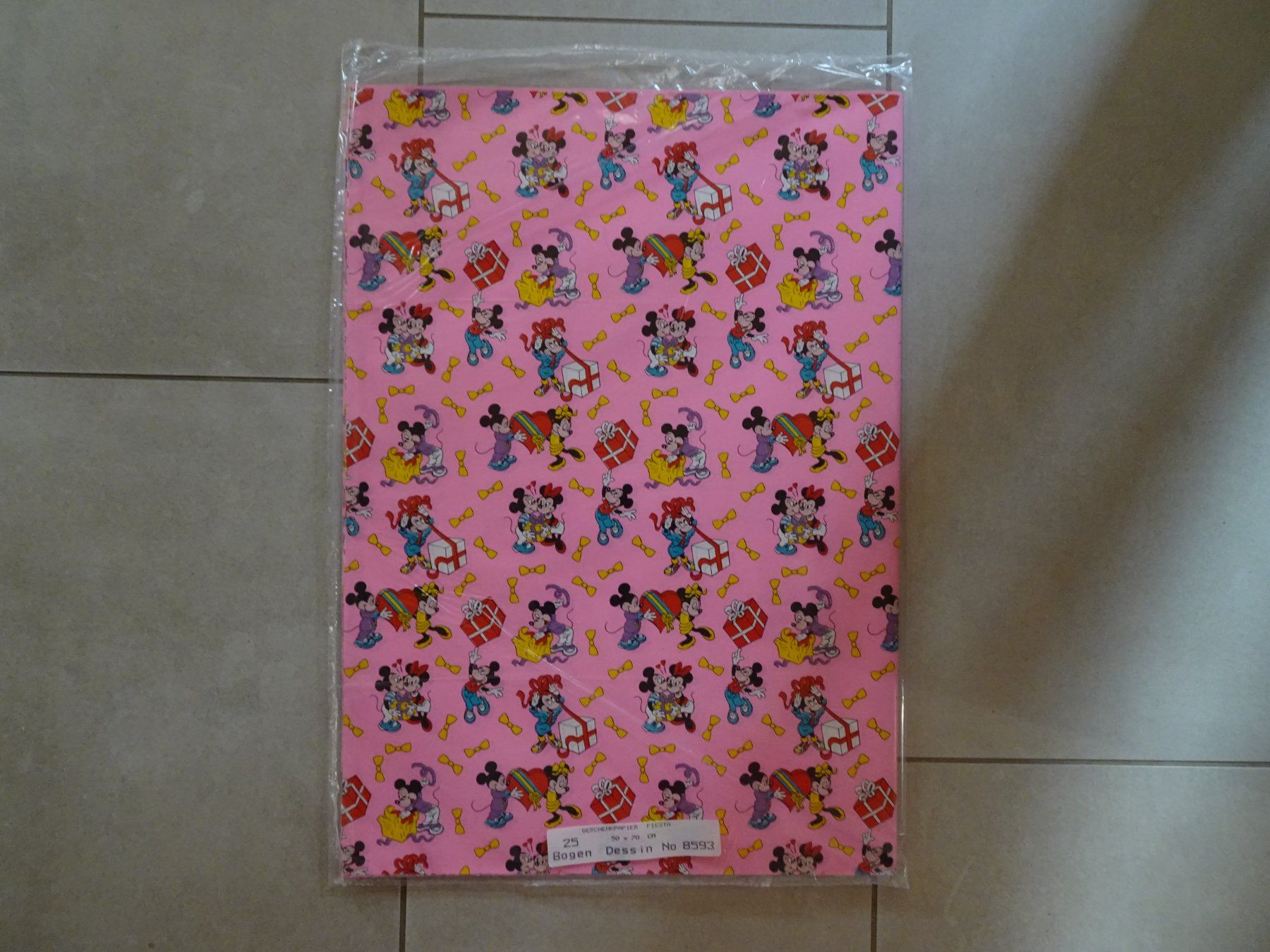 Carta: 25 BOGEN NEUES Geschenkpapier Mickey Mouse rosa - 251045 – Nuovo (secondo la descrizione) da Küssnacht am Rigi venduto da Pidu5
