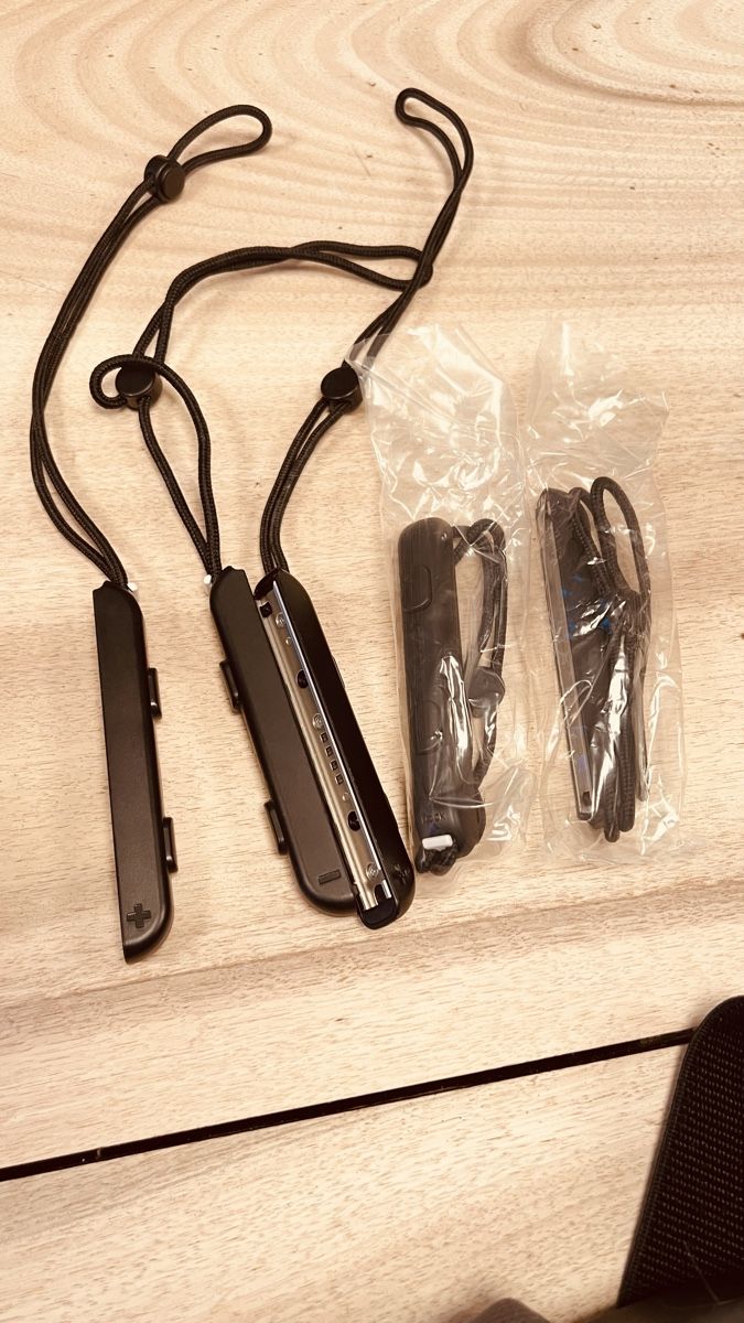 Nintendo Konsolen: Nintendo Switch Koplett-Set, 6 Joy-Con, 2 Docks, Ring-Con – Gebraucht aus Bern von Riks 2