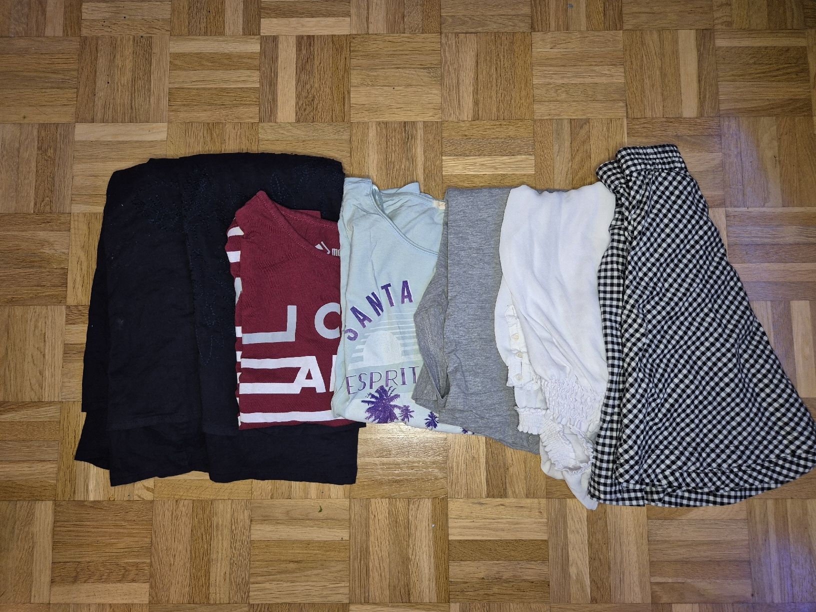 Esprit Lotti di vestiti: Kleidung Bundle; Rock, T-shirts und Kleid – Nuovo (secondo la descrizione) da Kreuzlingen venduto da soupris
