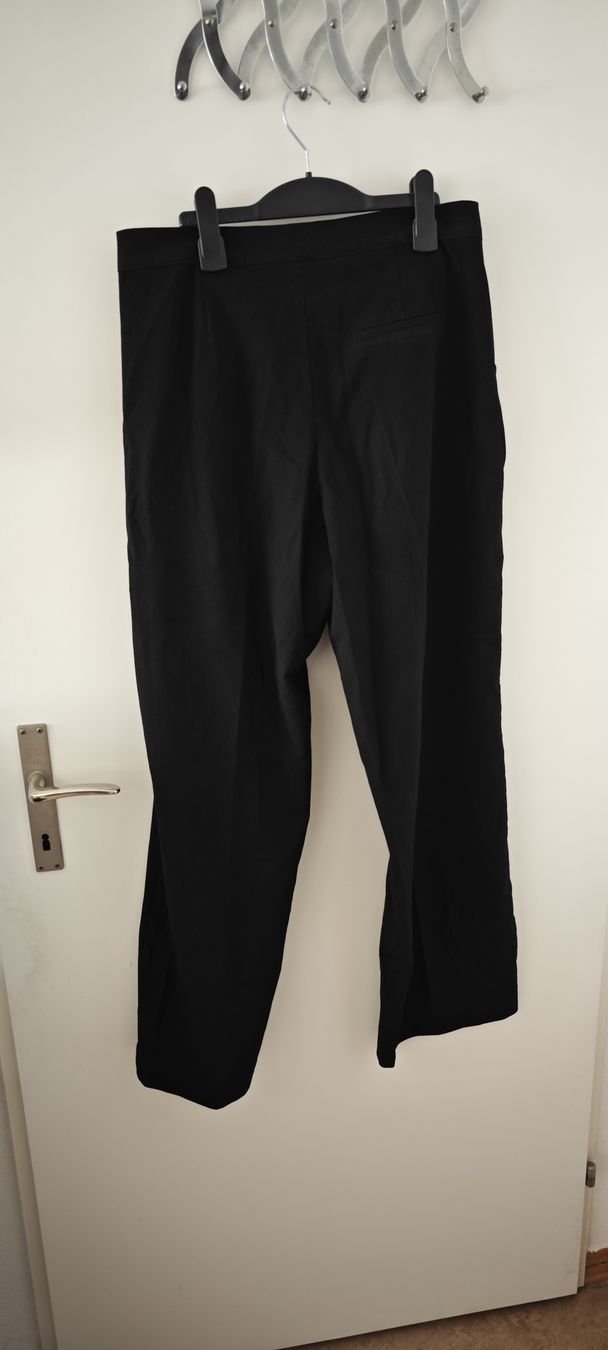 Pull&Bear Pantaloni: PULL & BEAR, schwarze Hose, gösse L – Usato da Wädenswil venduto da macik 1