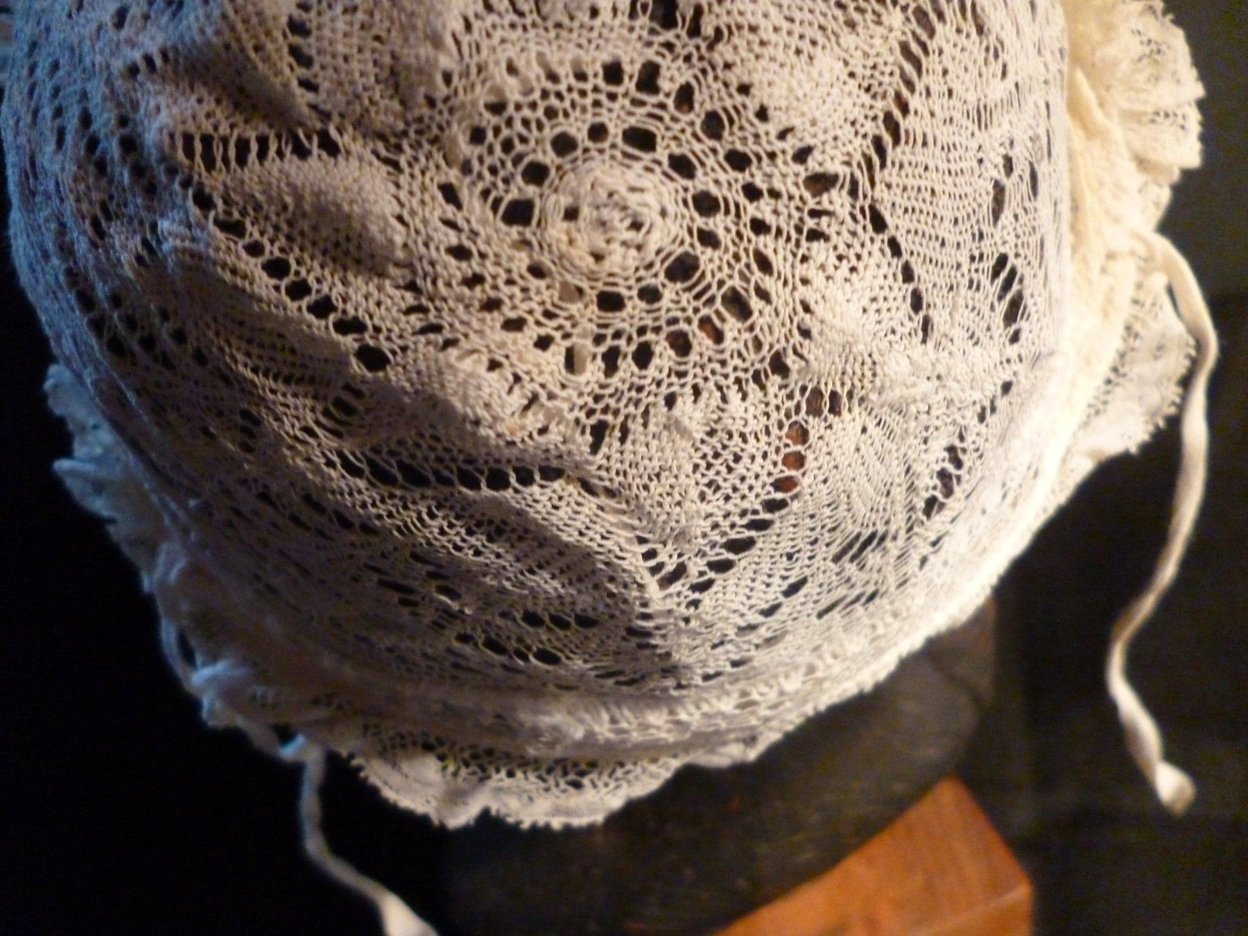 ANCIEN BONNET POUR BEBE EN DENTELLE AU CROCHET - Début XXème EUR 12,00