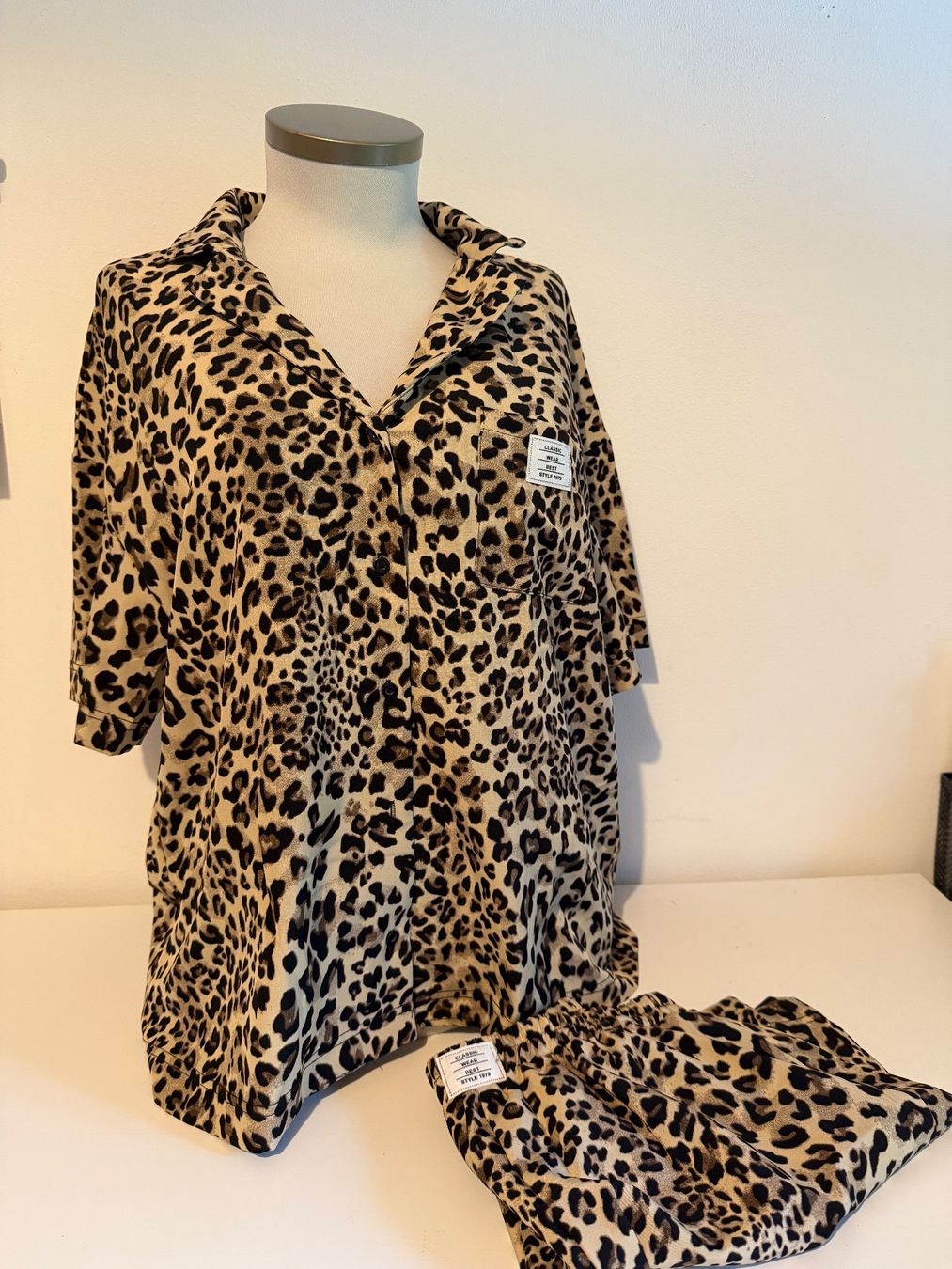 Negligees & Pigiami: PYJAMA LEOPARD – Usato da Cheseaux-Noréaz venduto da ath_cq52