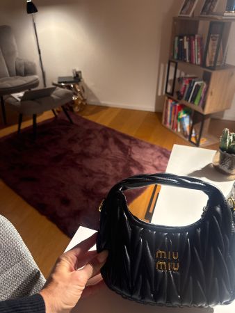 Handtasche Miu Miu Matelasse schwarz mit Staubbeutel