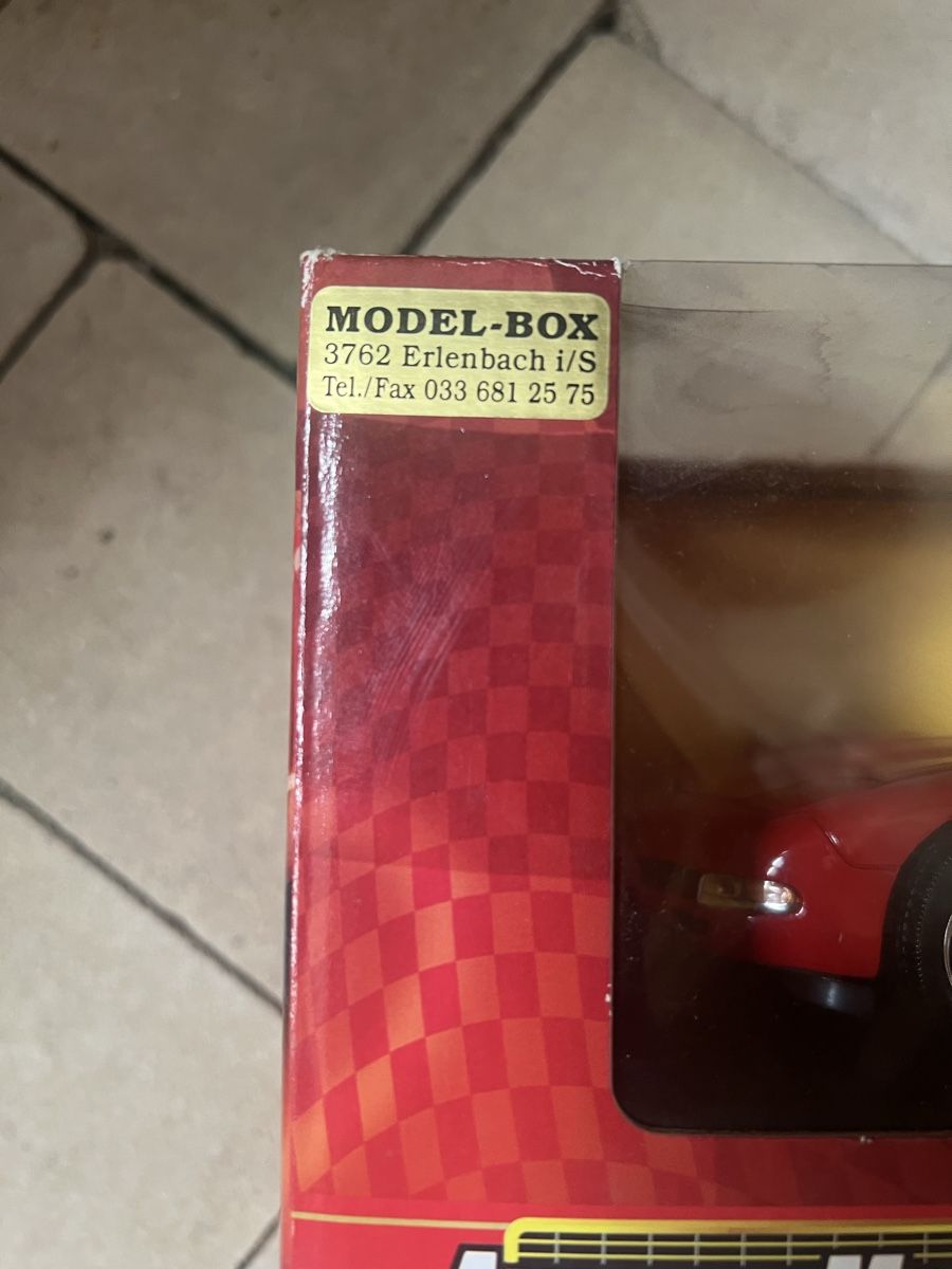 Chevrolet Modellautos: Corvette 2003 Coupe 50th Anniversary Modellauto rot 1:18 – Neu und originalverpackt aus Basel von bellespirit 6