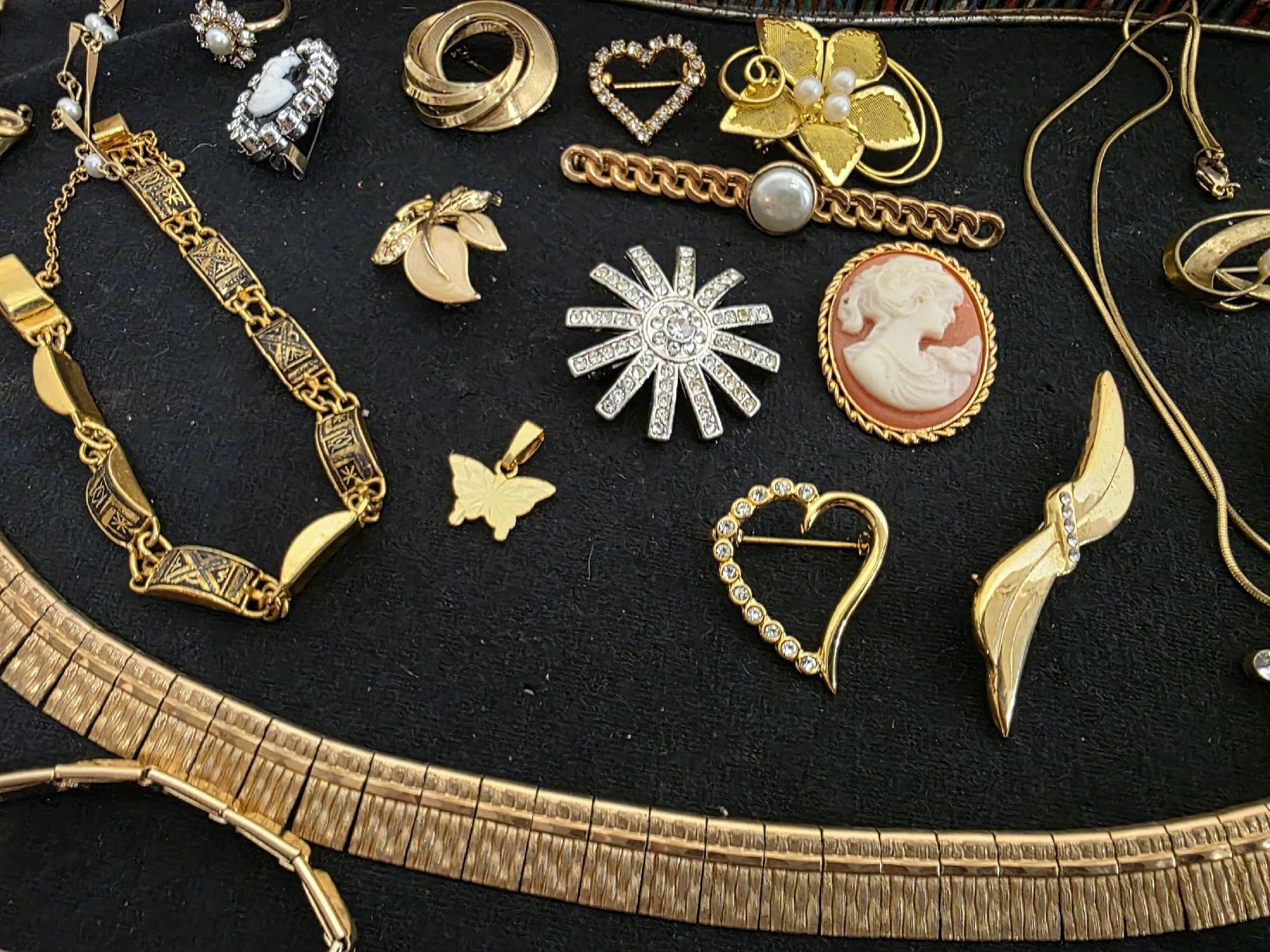 Altri gioielli: Schmuckkonvolut Damen  Modeschmuck gemischt  – Usato da Wolfertswil venduto da Antiko 2